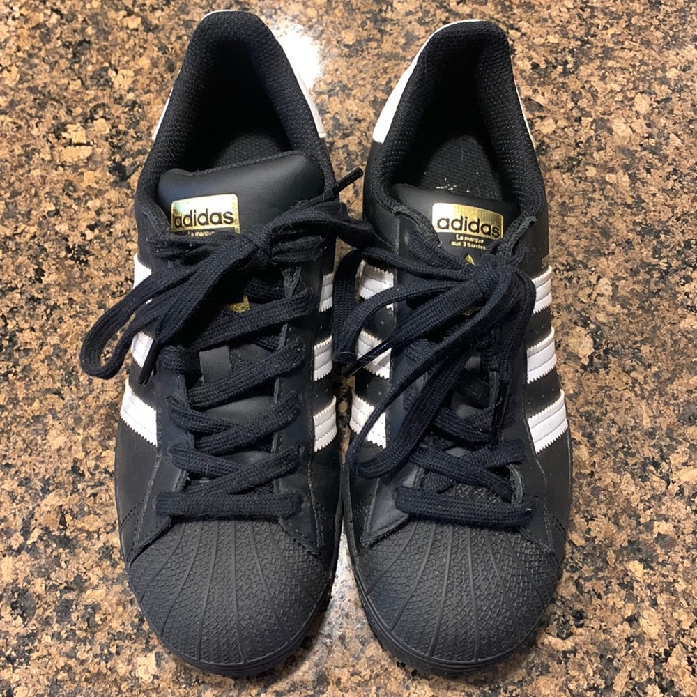 Adidas Superstar original black youth size 4